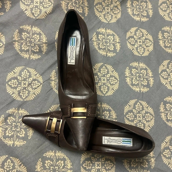 Arnold Churgin size 8 brown leather short heel pumps with gold buckle. Newer con - Picture 3 of 12